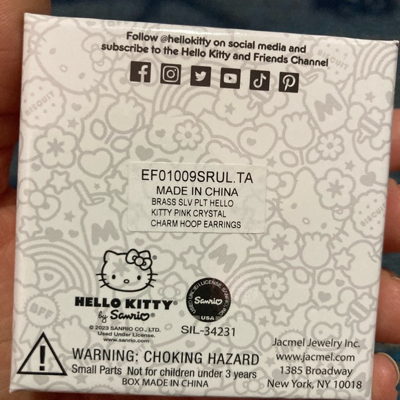 NWT Silver Plated Hello Kitty Hoop Dangle Earrings - Picture 3 of 5